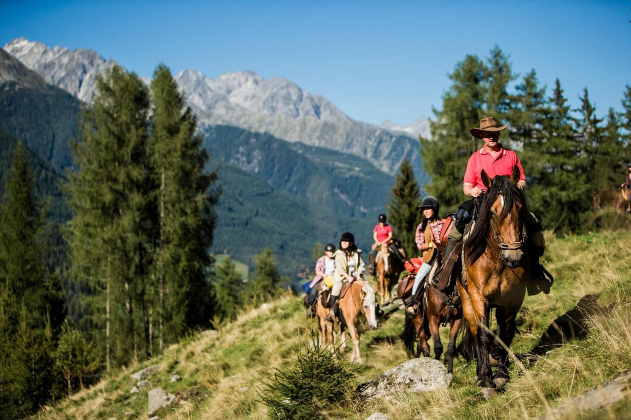 Hotel Fronza - Your Hike & Mountain Home Lutago Ngoại thất bức ảnh
