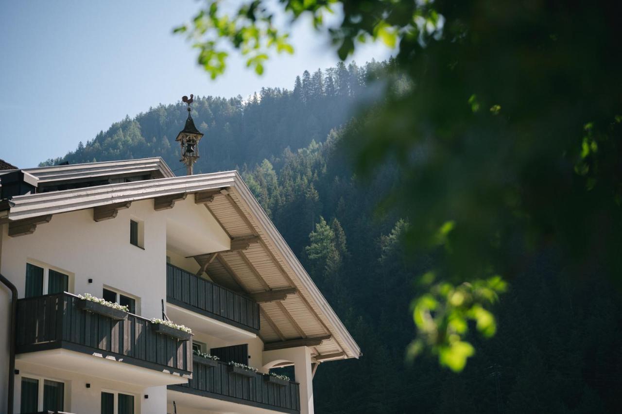 Hotel Fronza - Your Hike & Mountain Home Lutago Ngoại thất bức ảnh